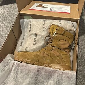 New! Reebok dauntless uniform boot 7W